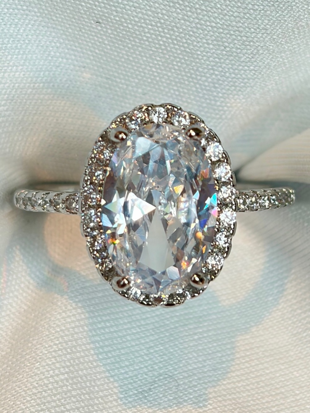 New 4.0Ct Oval Cut Cubic Zirconia Stones  Halo Accents Solitaire Ring in 7 - Picture 5 of 8